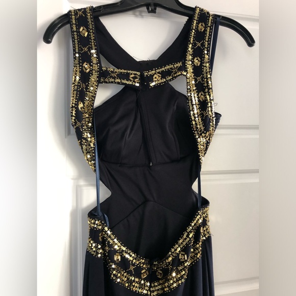 Dark Blue, size 0 dress. Worn once. Perfect for prom or a wedding. - Picture 4 of 6